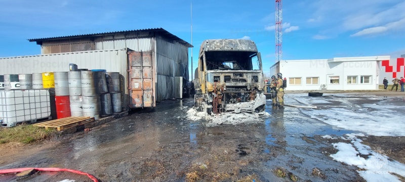 На птицефабрике в Ярославской области сгорел бензовоз