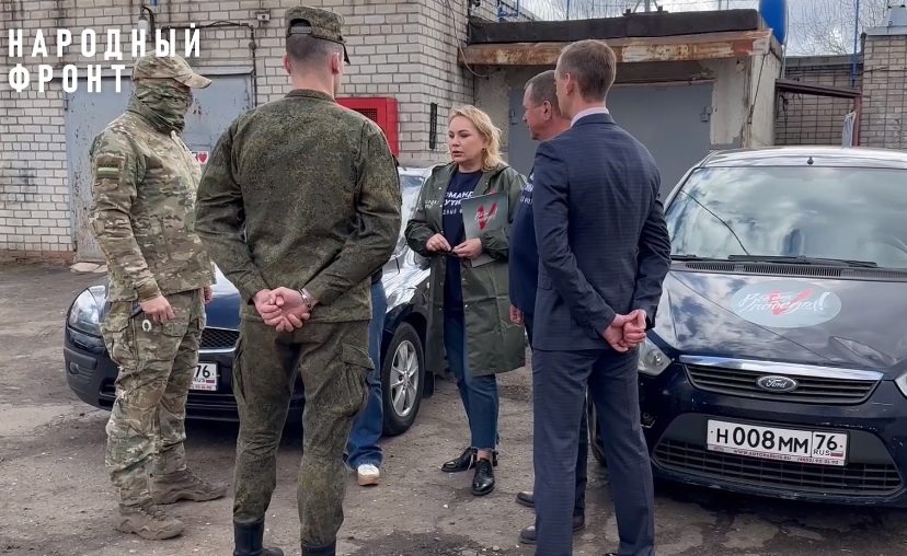 Две легковушки отправили из Ярославской области бойцам СВО