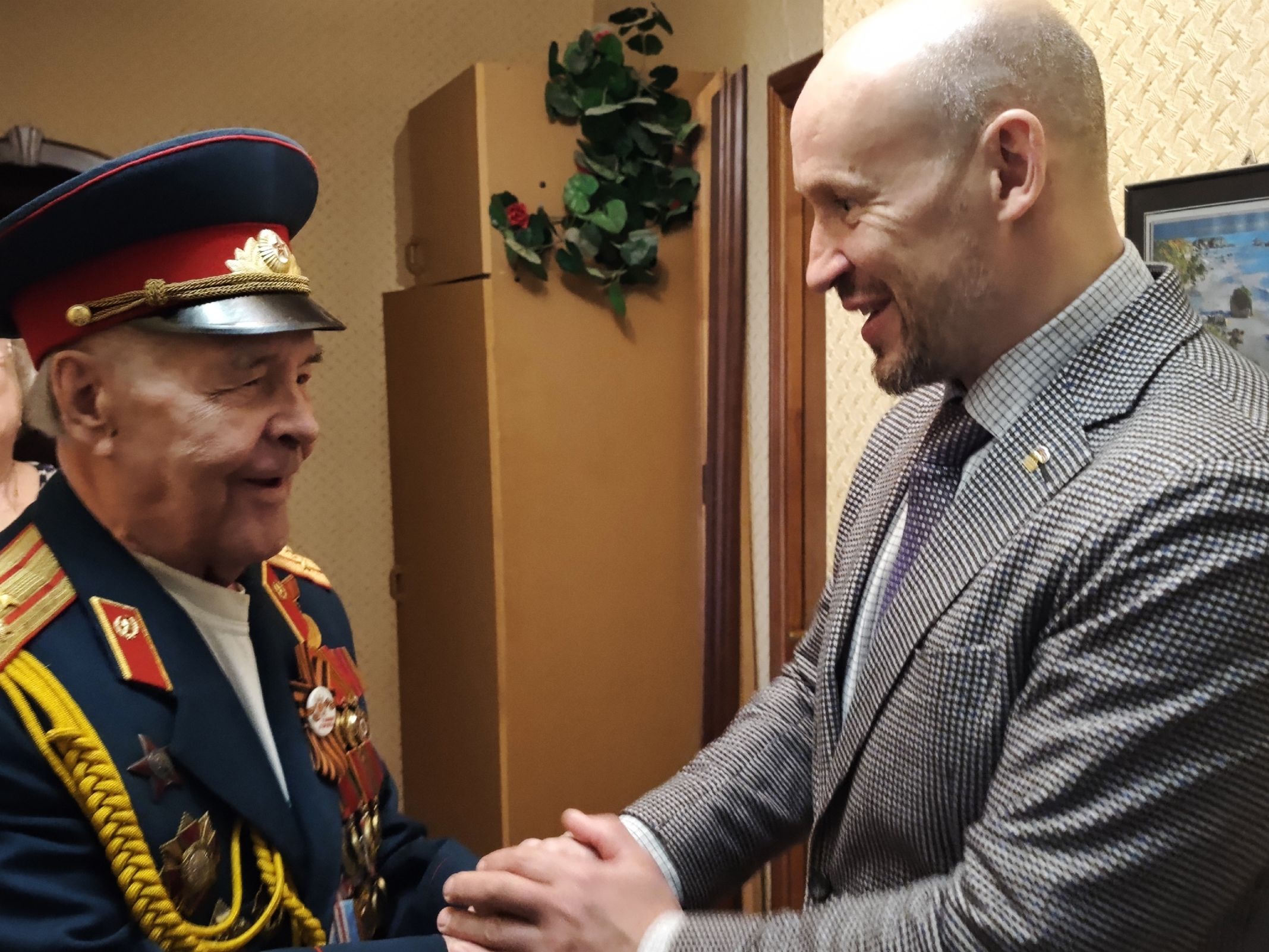 В Ярославле поздравляют ветеранов с Днем Победы