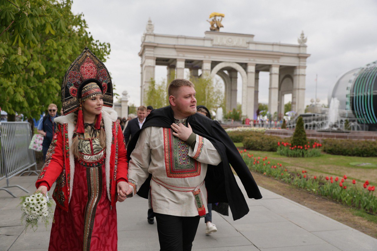 Молодые люди из Ярославской области стали супругами на Всероссийском свадебном фестивале