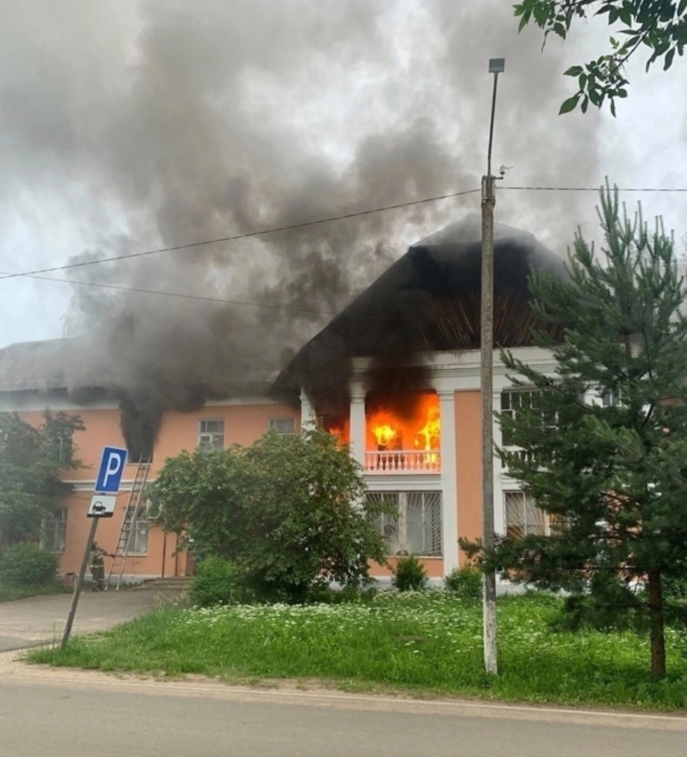 В Рыбинске при пожаре в жилом доме погибла 37-летняя женщина | 18.06.2024 |  Ярославль - БезФормата