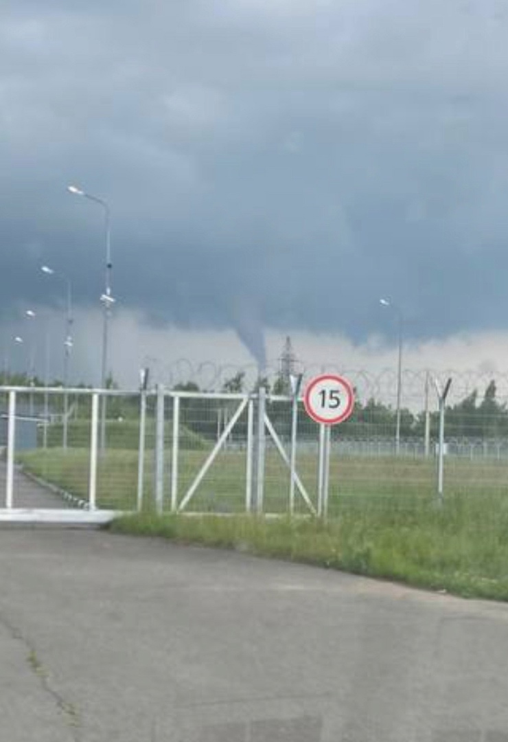 Жители Рыбинска запечатлели смерч