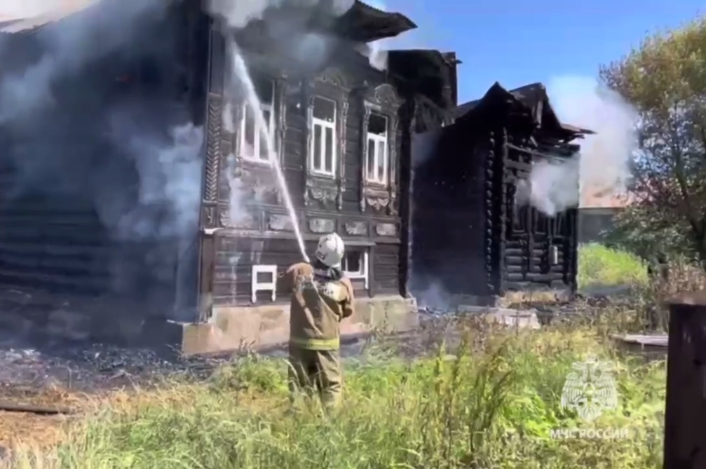 В деревне Ярославской области сгорело шесть частных домов