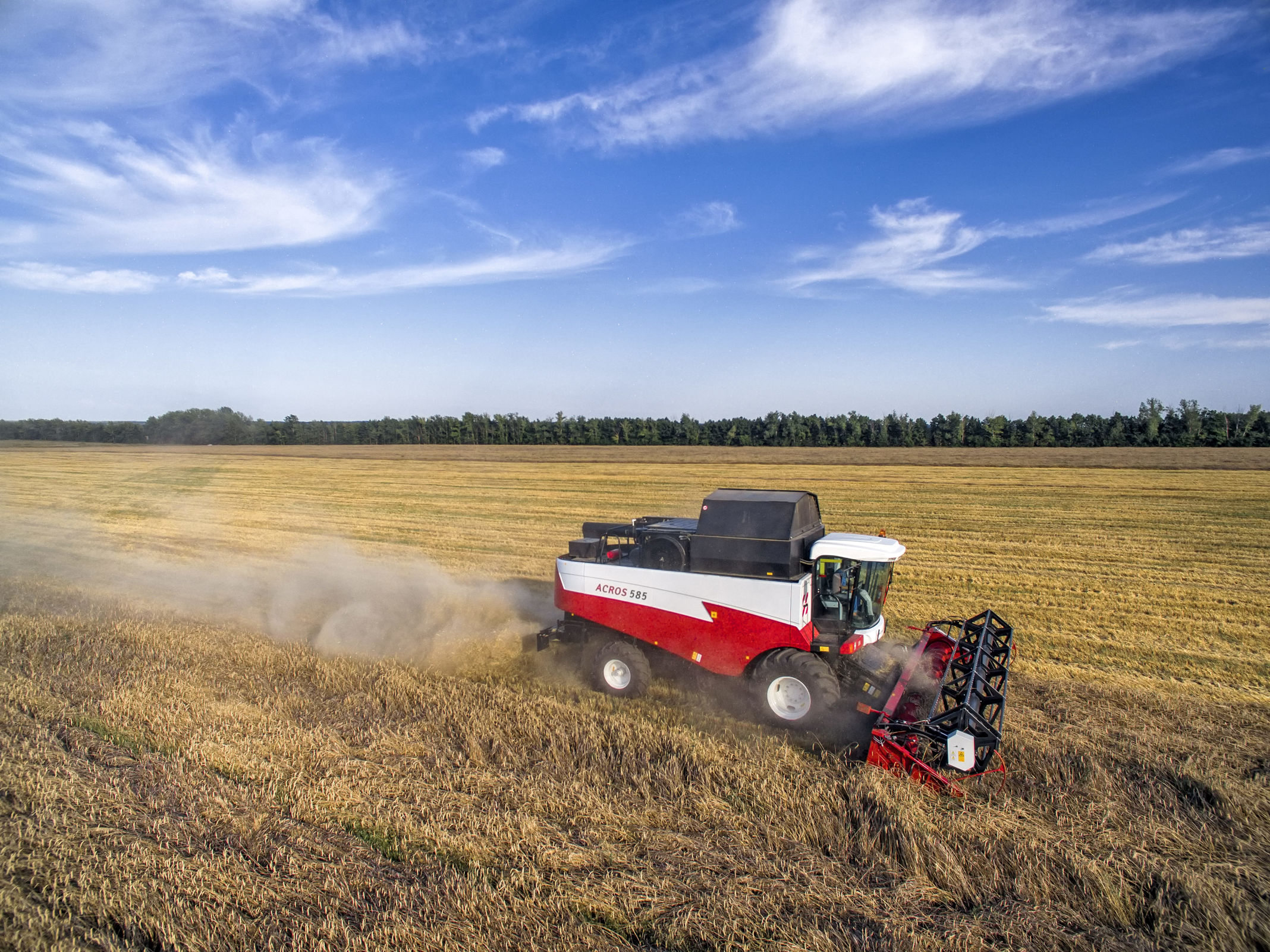 Производитель сельхозпродукции оценил российский зерноуборочный комбайн