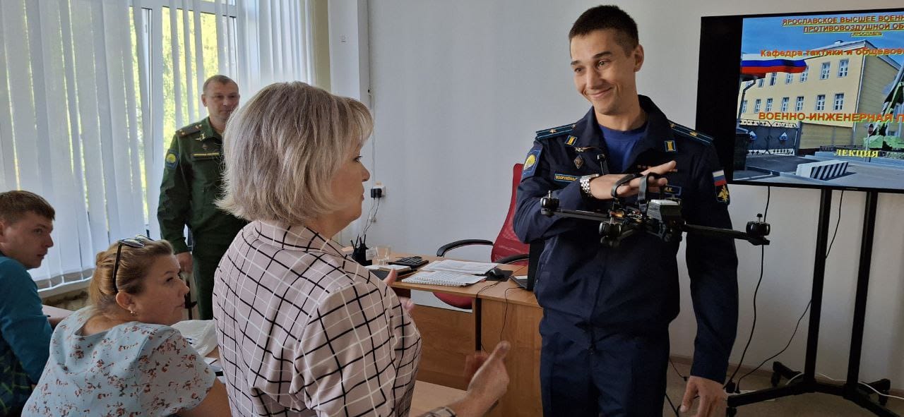 Ярославские учителя на практике изучают особенности преподавания модуля о военных знаниях