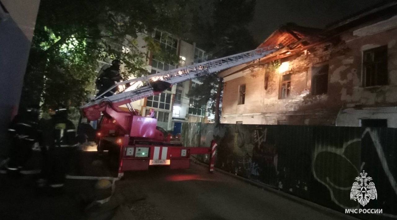 В МЧС назвали возможные причины пожаров в центре Ярославля