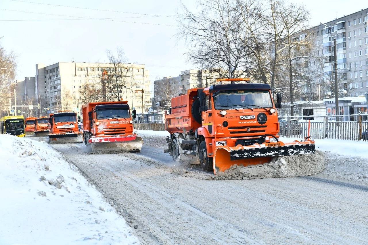 В Ярославле на уборку снега выйдет более 60 машин