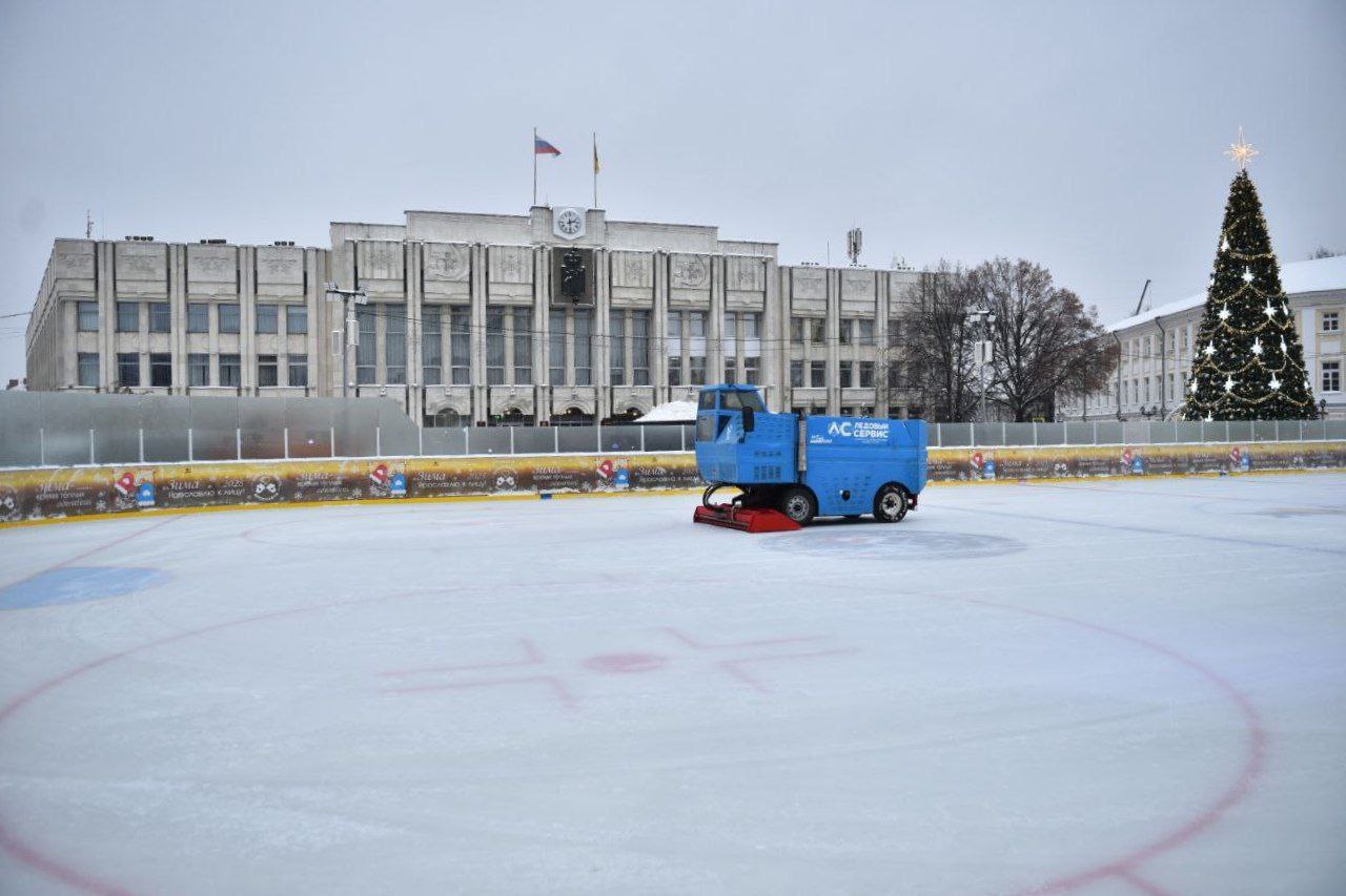 Ярославцам рассказали, как попасть на каток на Советской площади