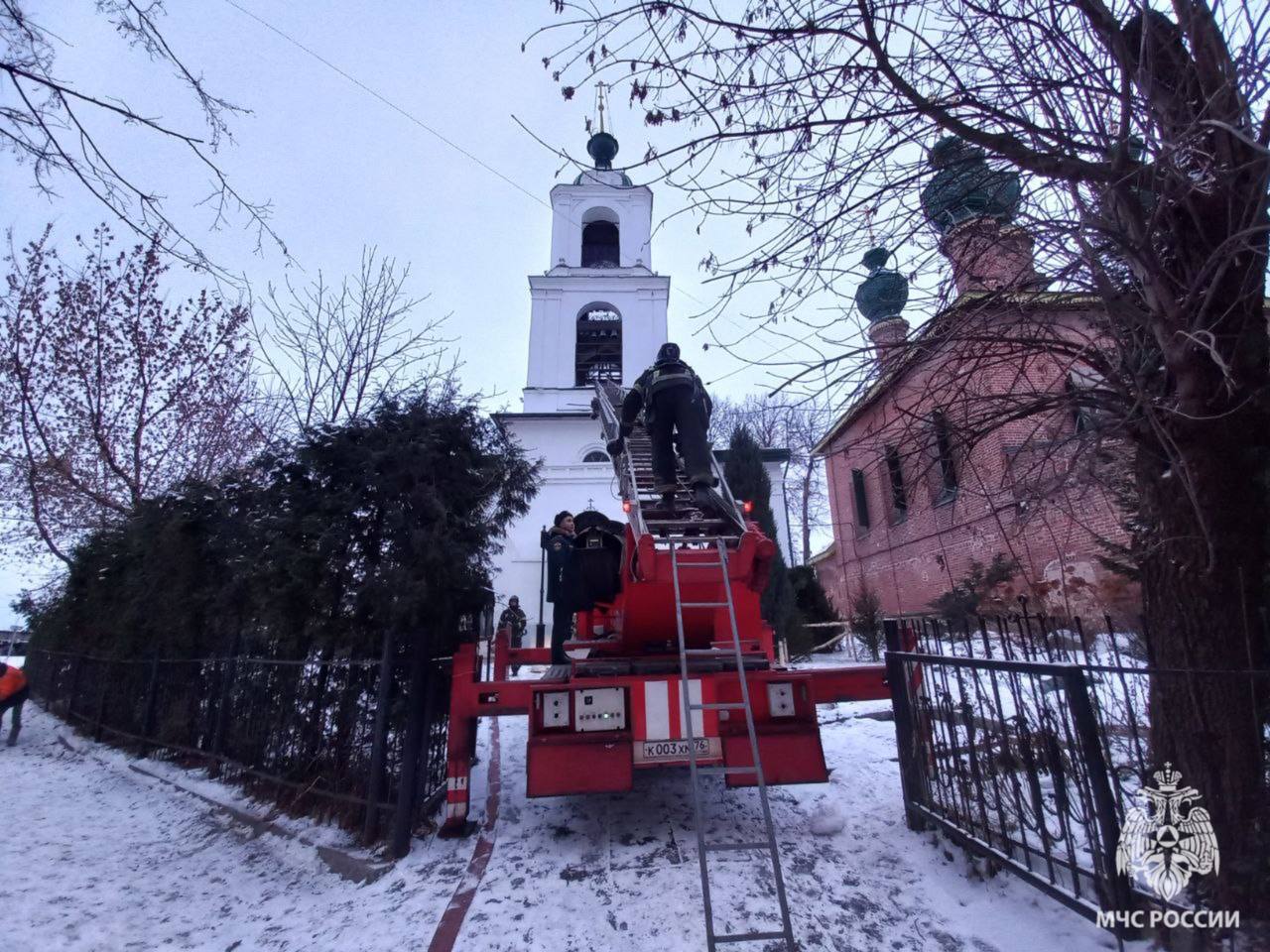 В Ярославле огонь вспыхнул на колокольне церкви Вознесения Господня