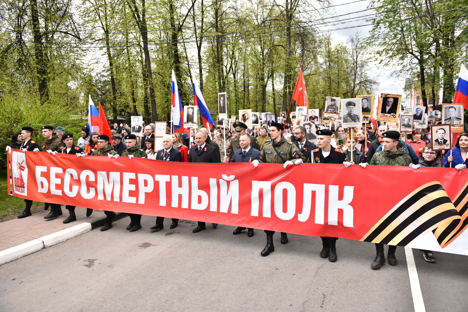 Михаил Евраев с портретом деда прошел в колонне «Бессмертного полка»
