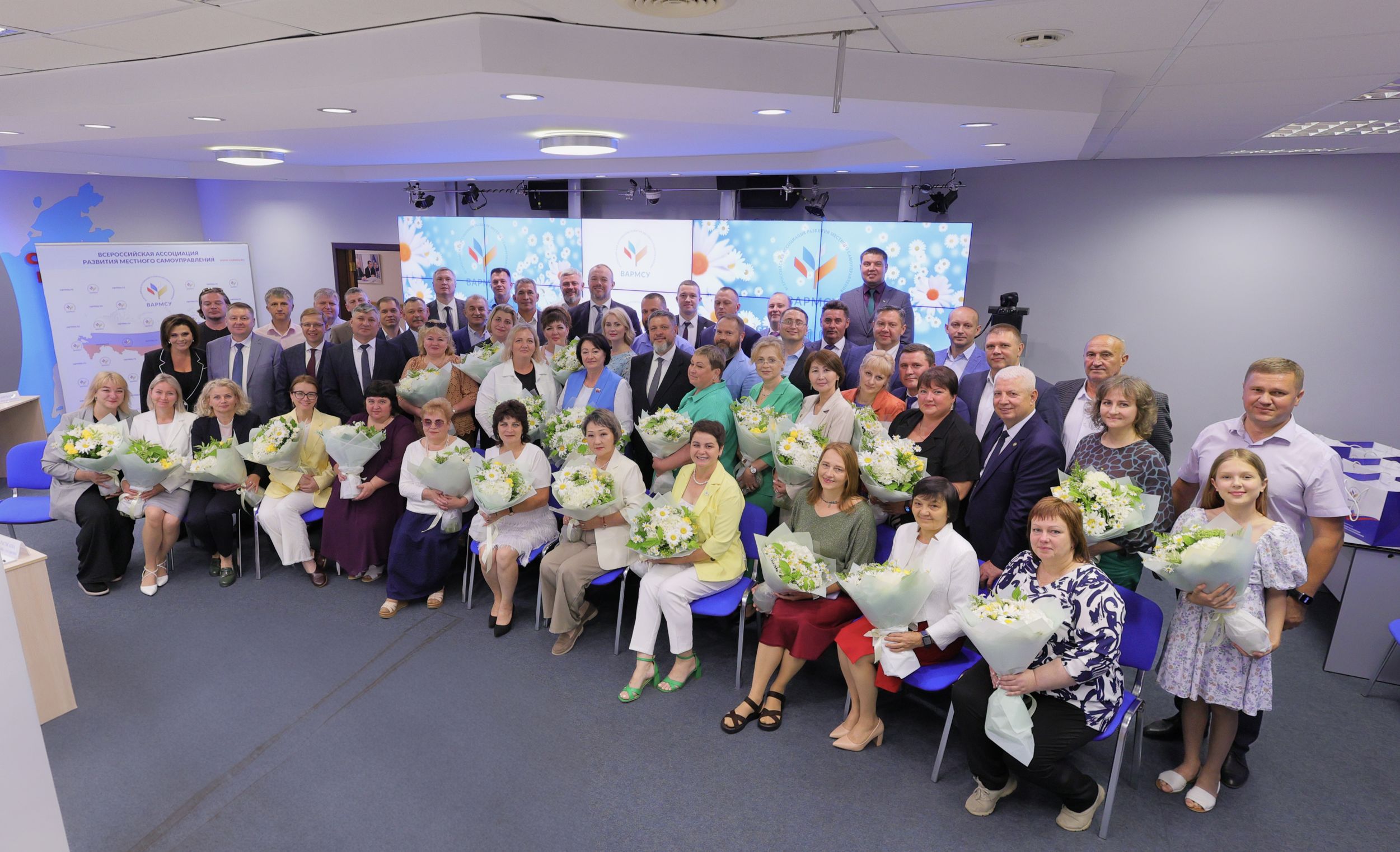 Главы муниципалитетов поделились семейными историями на праздничном мероприятии ВАРМСУ