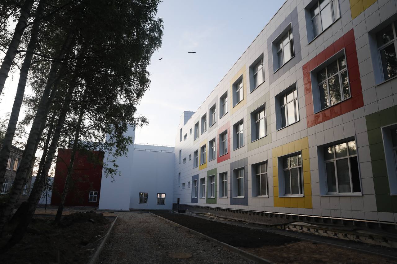 Михаил Евраев: за три года в Ярославской области отремонтируют 55 школ