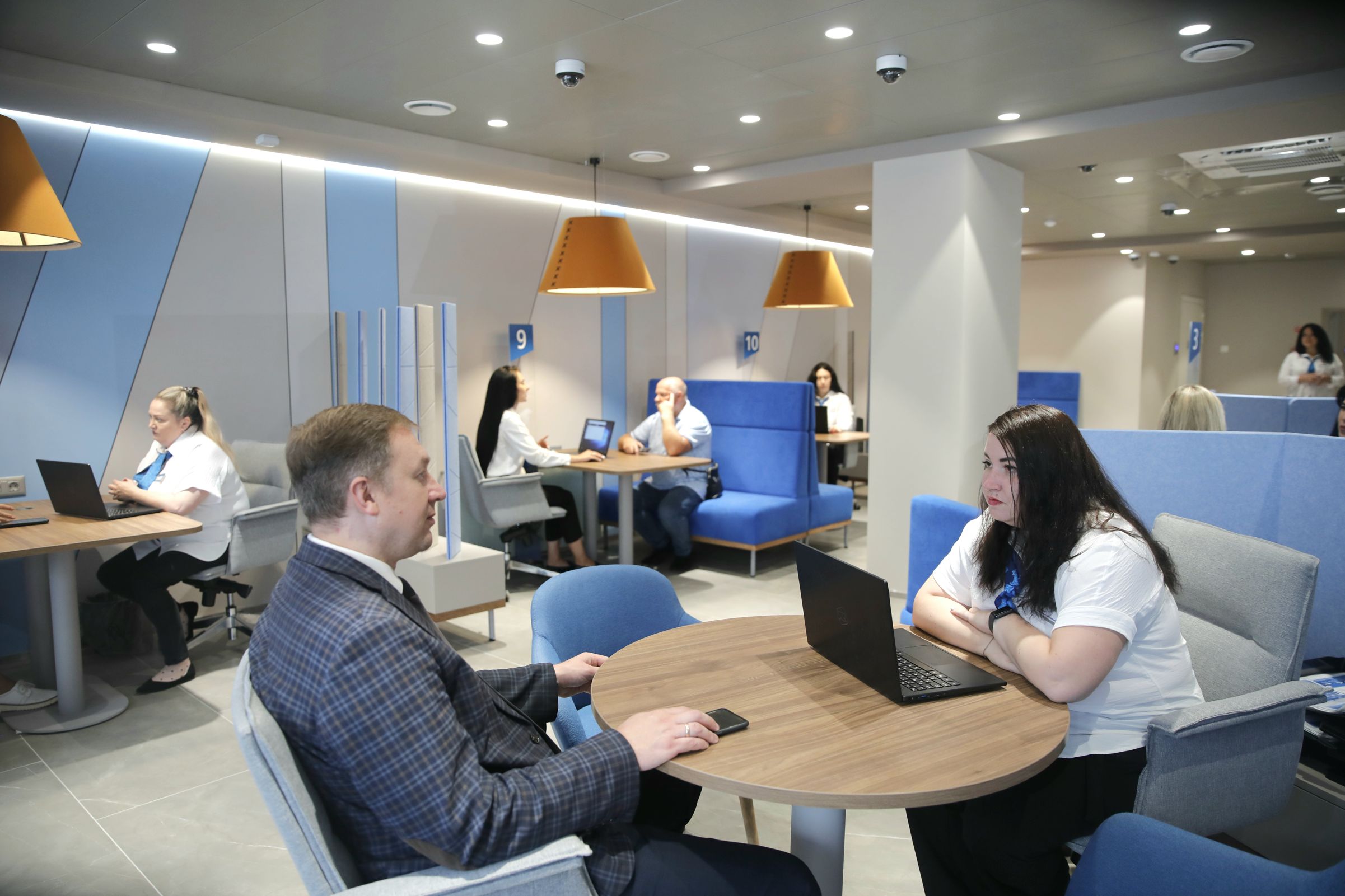 В Ярославле открылся обновленный офис ВТБ