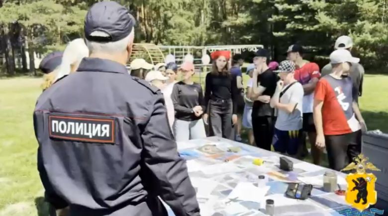 В ярославском лагере дети узнали о работе правоохранителей и спасателей