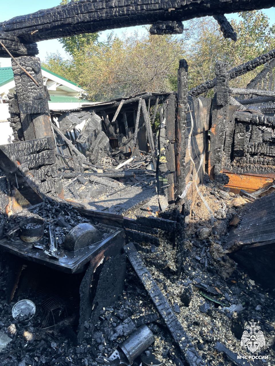 При пожаре в частном доме в Рыбинске погибли двое мужчин