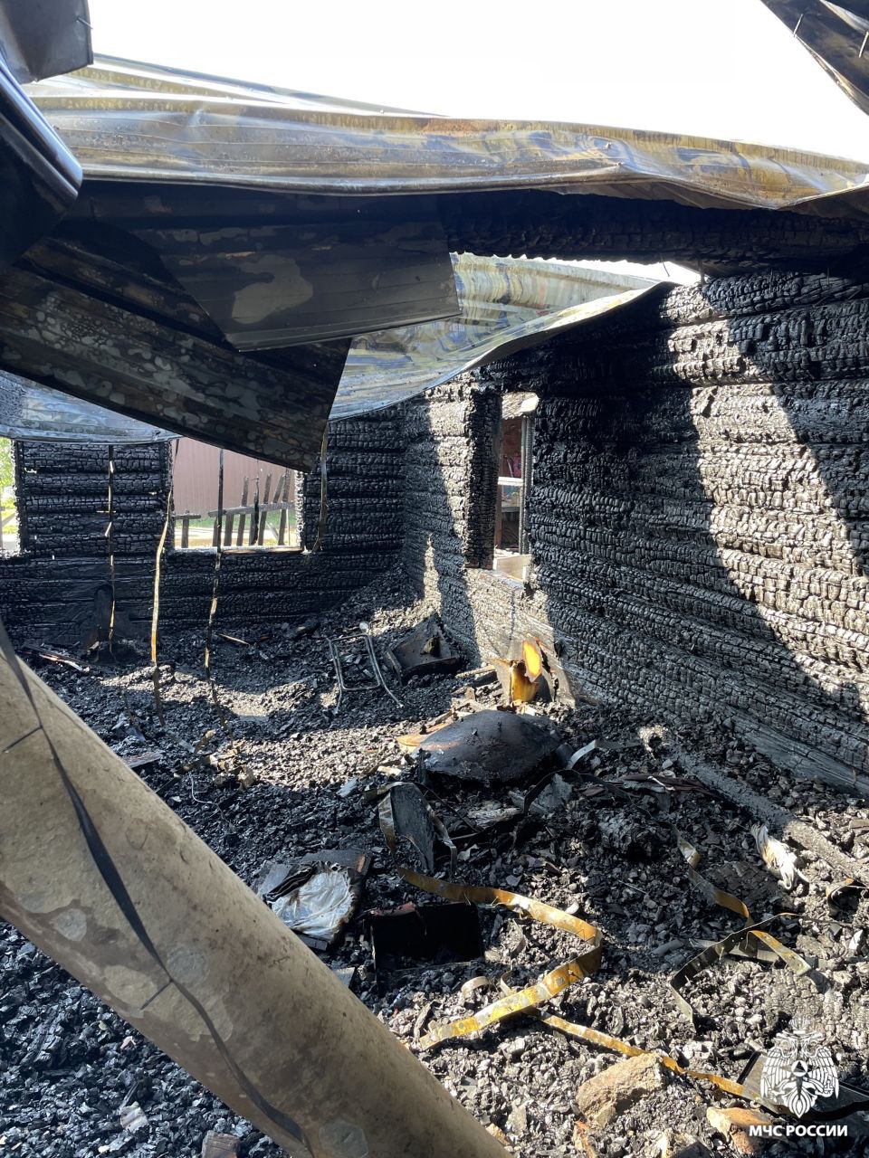 При пожаре в частном доме в Рыбинске погибли двое мужчин