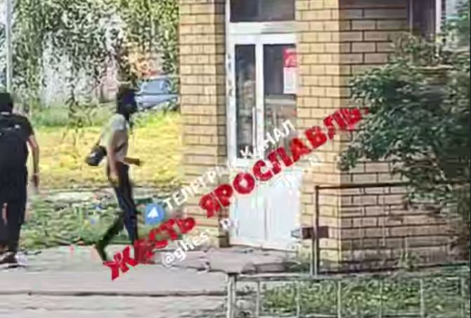 Мародеры атакуют сгоревший магазин в Ярославле