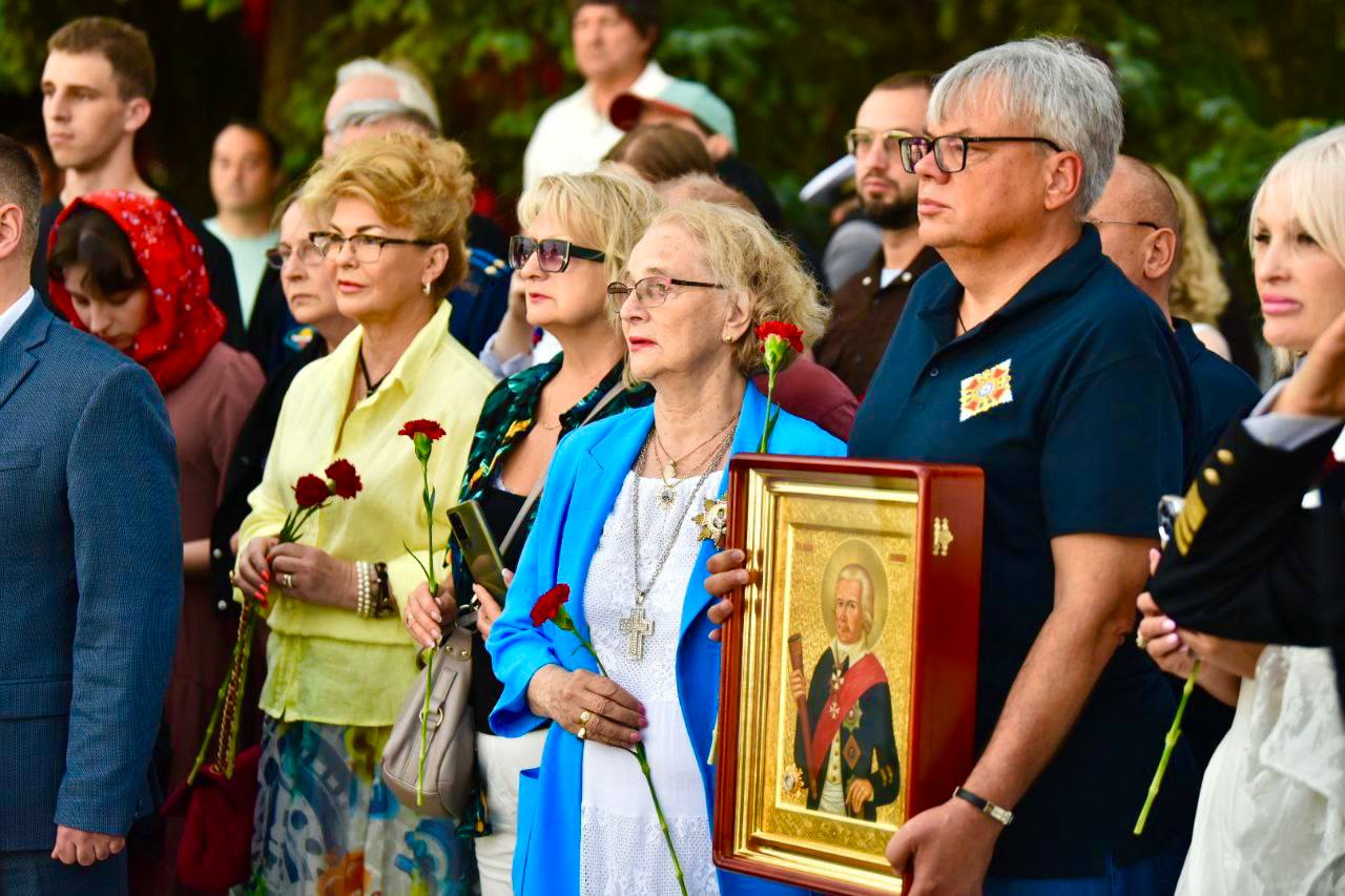 Михаил Евраев принял участие в церемонии открытия бюста адмирала Федора Ушакова