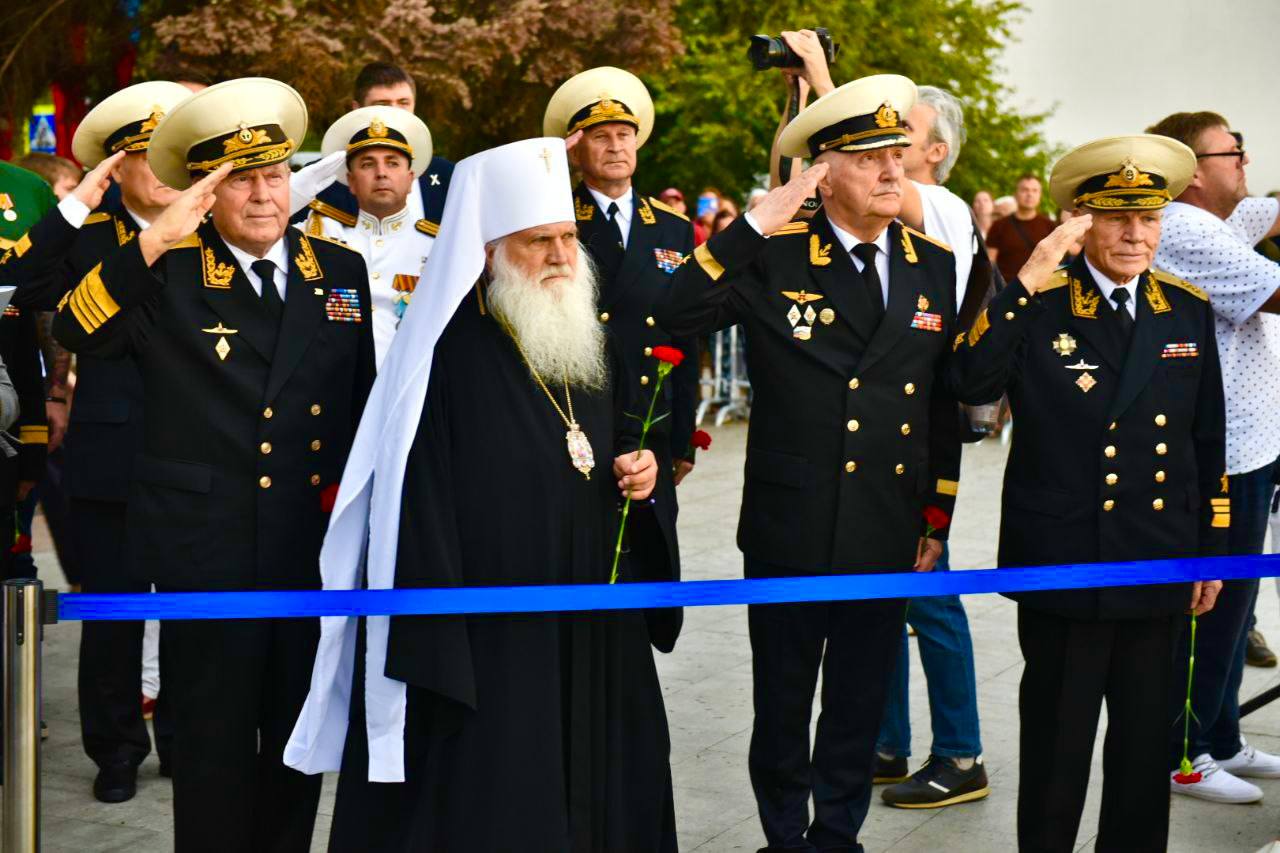 Михаил Евраев принял участие в церемонии открытия бюста адмирала Федора Ушакова