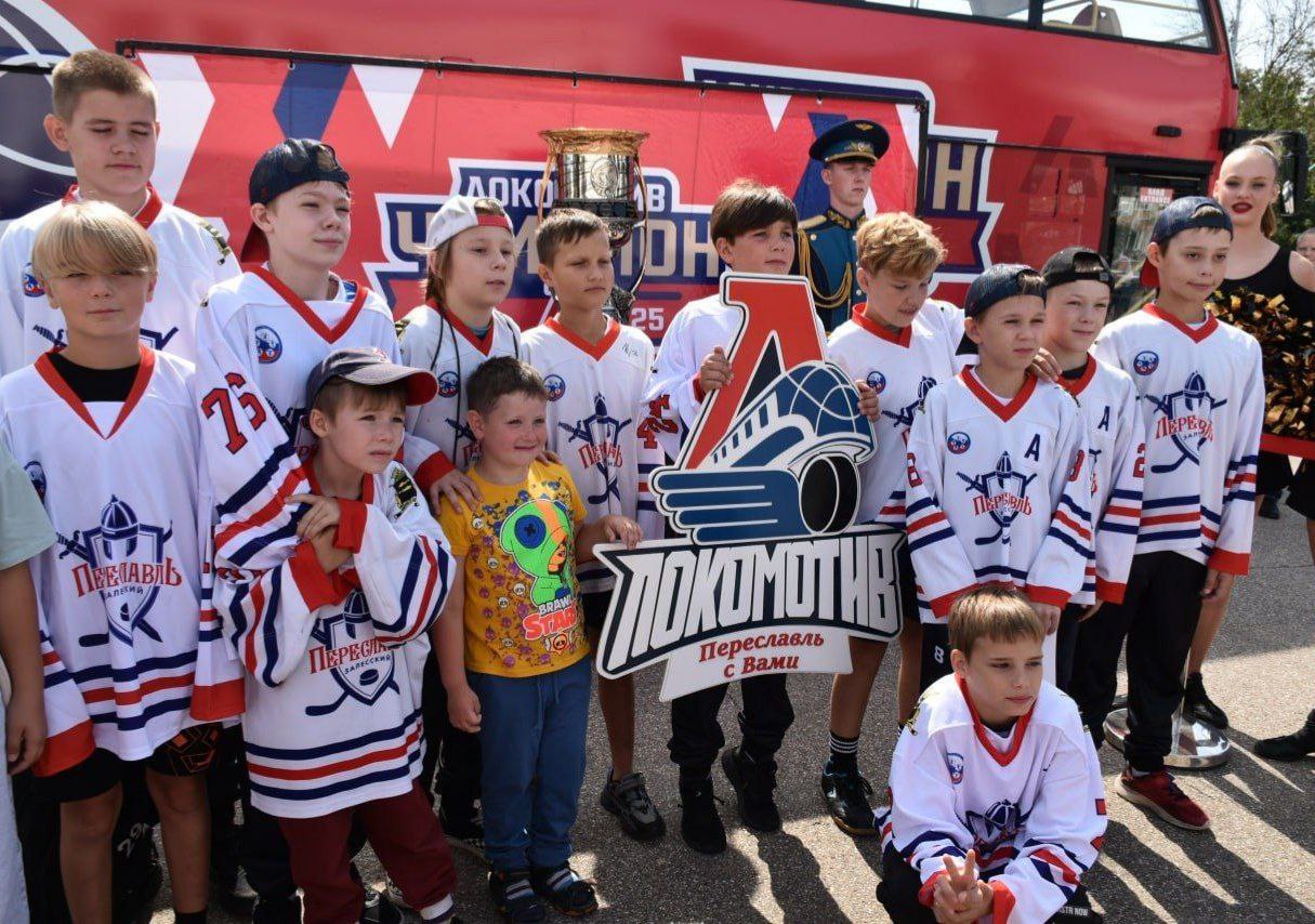 Кубок Гагарина отправился в тур по городам Ярославской области