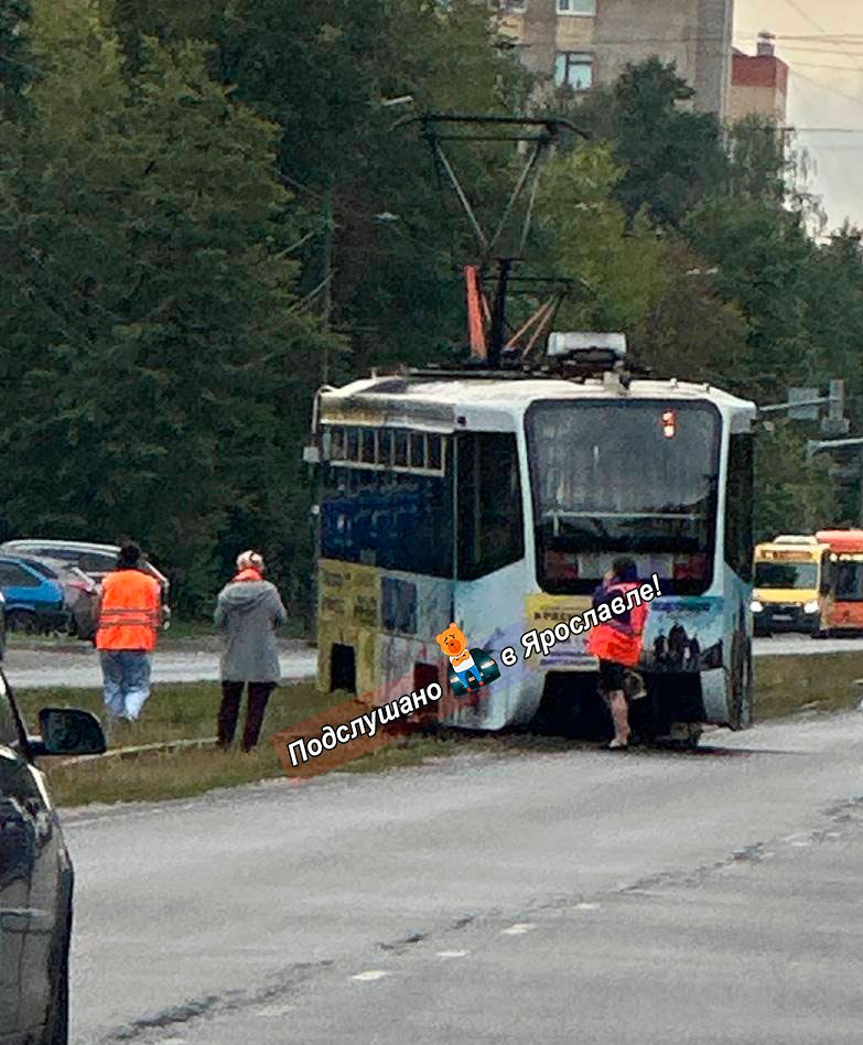 На Пятерке в Ярославле трамвай утром сошел с рельсов