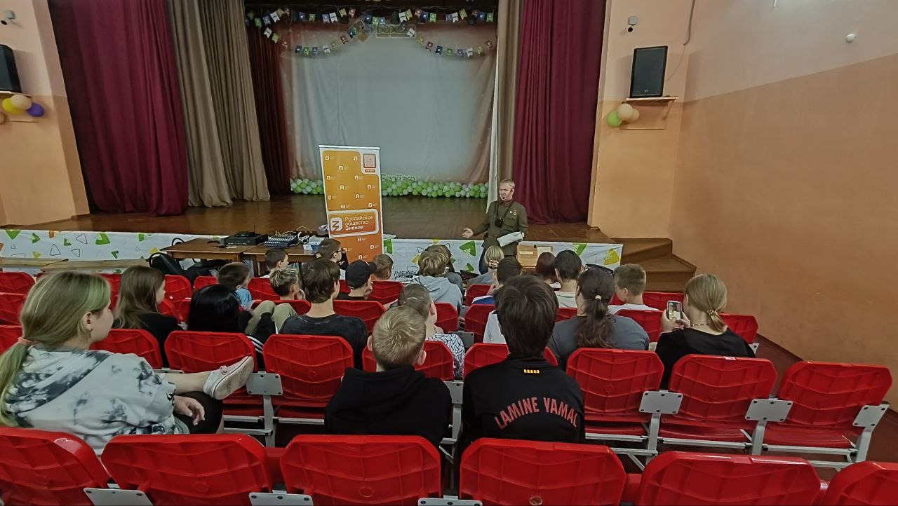 Ярославцы провели патриотические встречи со школьниками