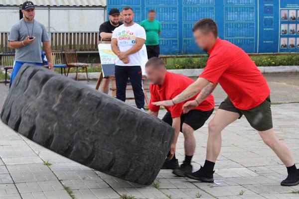 Звезда силового экстрима открыл соревнования в ярославской колонии