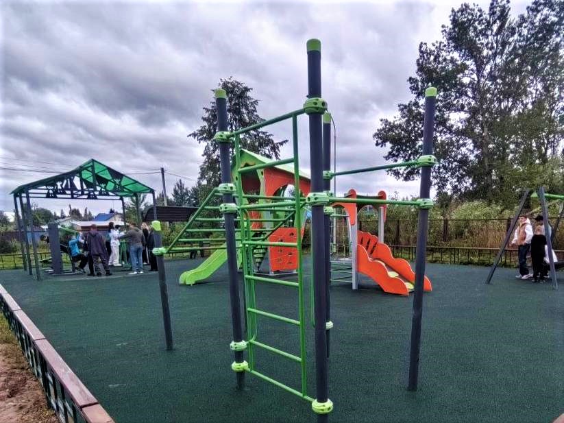 В Данилове досрочно завершили благоустройство двора