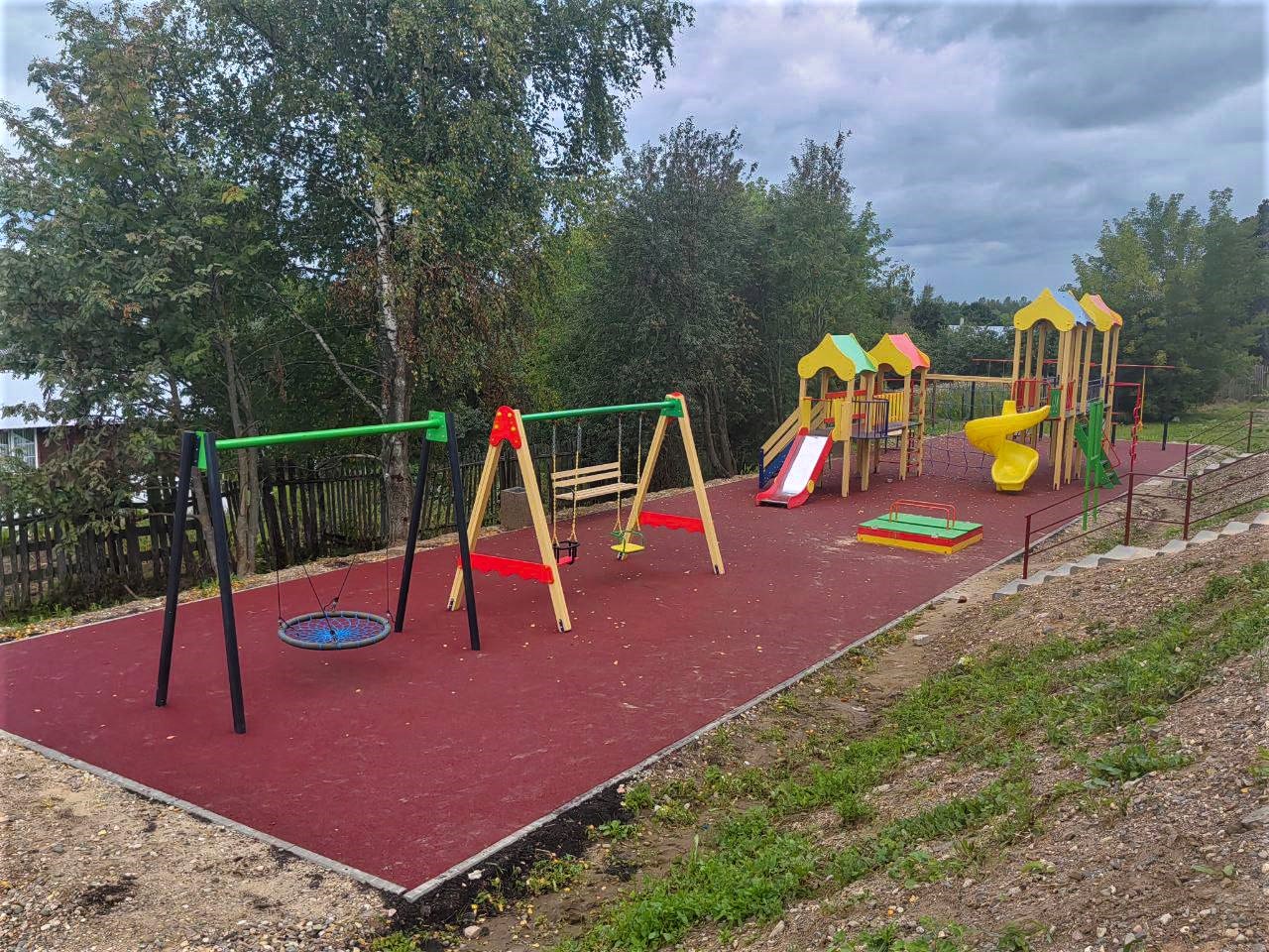 В Данилове досрочно завершили благоустройство двора