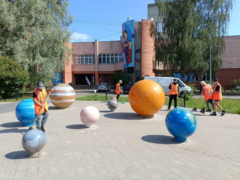 Более 1800 подростков работают во время летних каникул в Ярославской области