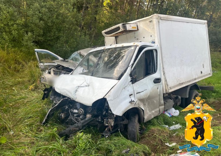 В Ярославской области при столкновении «Лады» и ГАЗа сильно пострадал водитель