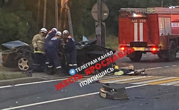 В результате ДТП на выезде из Ярославля погиб пассажир «Мерседеса»