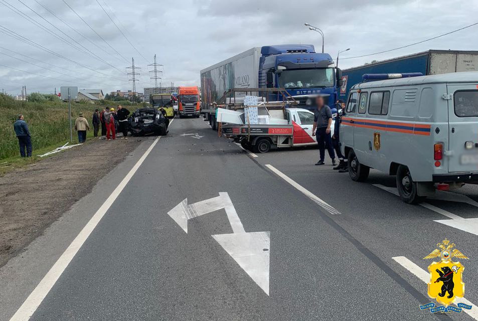 В Ярославской области на трассе М8 «Холмогоры» произошло смертельное ДТП с грузовиком