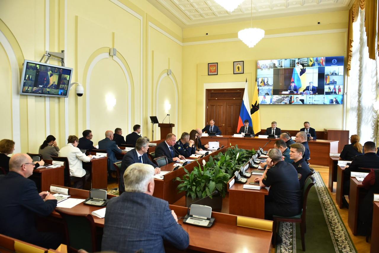 Более 300 млн рублей выделено на обеспечение безопасности в ярославских школах