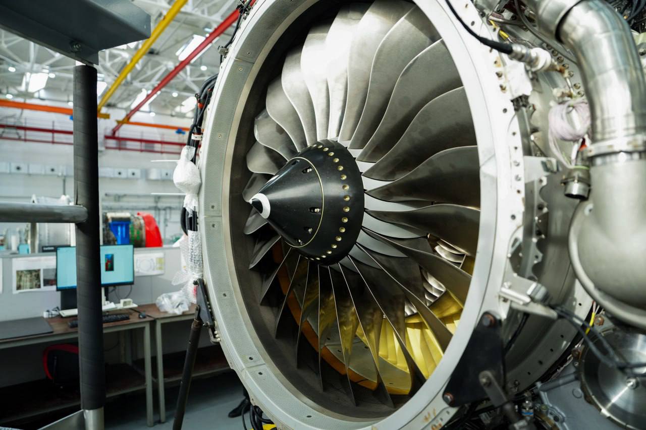 Денис Мантуров оценил ход создания нового авиадвигателя в Ярославской области