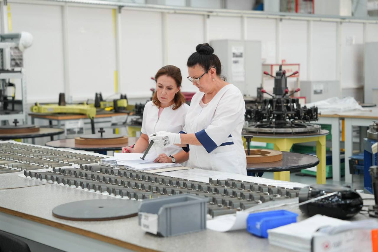 Денис Мантуров оценил ход создания нового авиадвигателя в Ярославской области