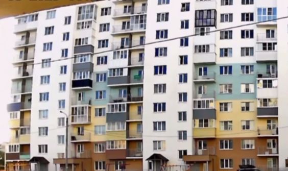 В Ярославле погибла выпавшая из окна женщина