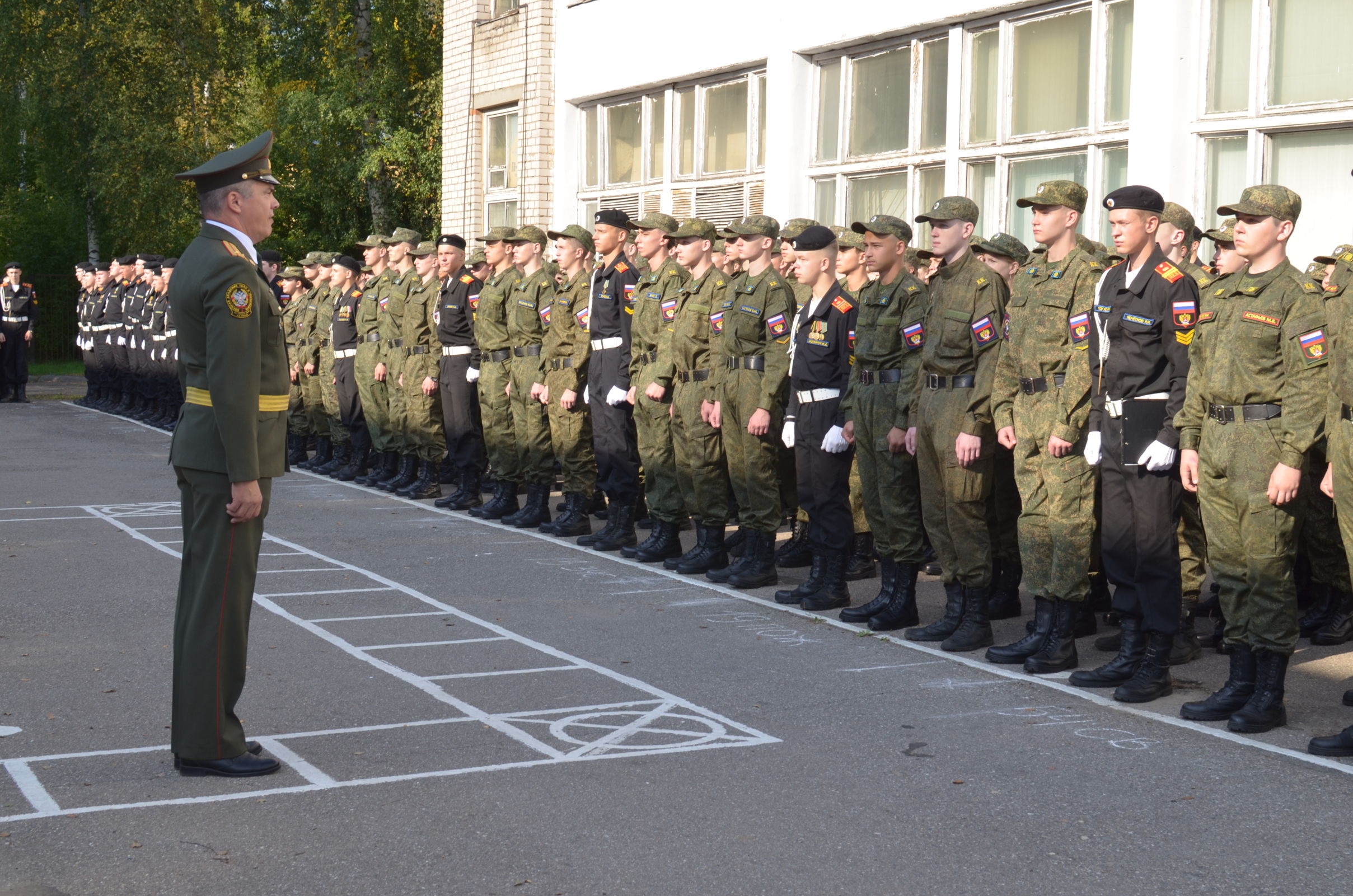 Первокурсникам Ярославского кадетского колледжа вручили «Ключ знаний»