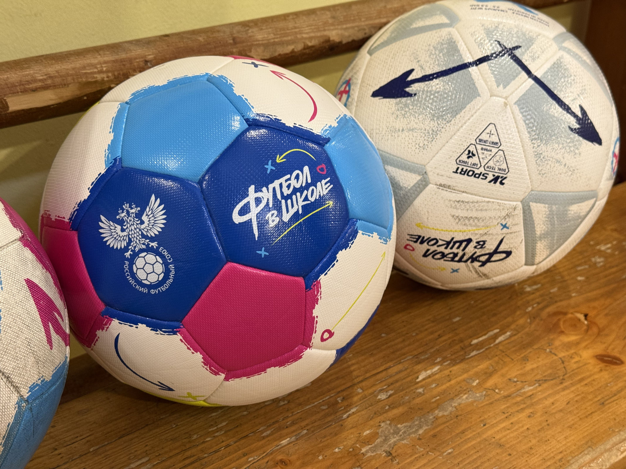 Футболисты «Шинника» провели открытый урок в ярославской школе