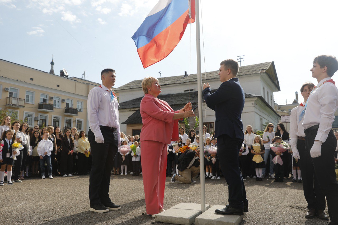 В ярославских школах прошли линейки, посвященные старту нового учебного года