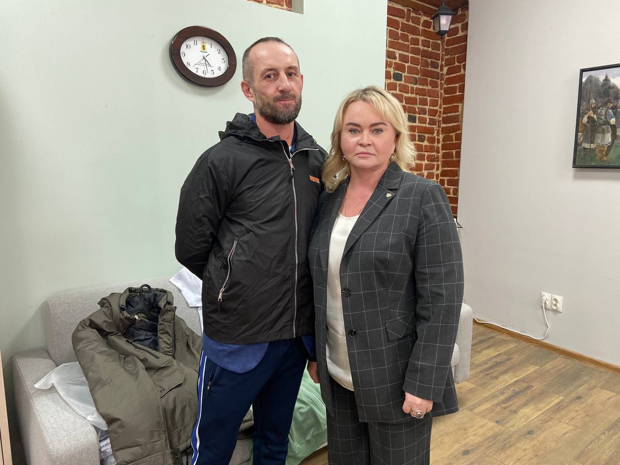 Ветеранам СВО Ярославской области вручили комплекты адаптивной одежды