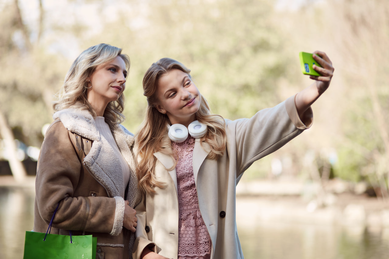 Смартфоны с ИИ догоняют фоторедакторы по росту популярности