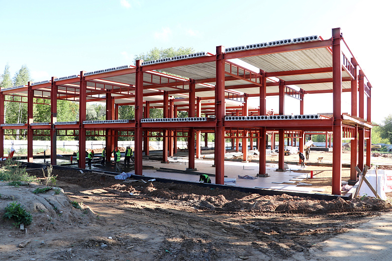 Депутаты проверили ход строительства поликлиники на улице Гоголя в Ярославле