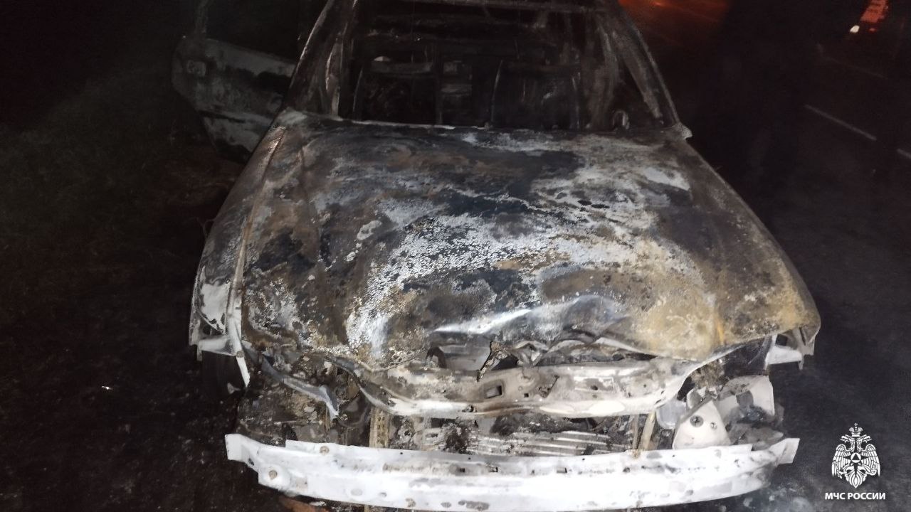 В Ярославской области сгорела легковушка: погиб человек