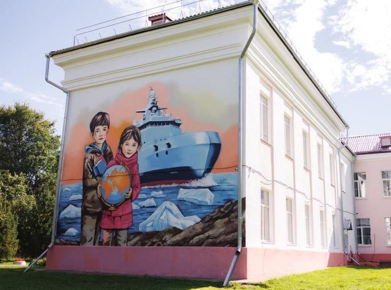 Около 20 зданий в Ярославской области украсили муралы по проекту #БудьЯрче