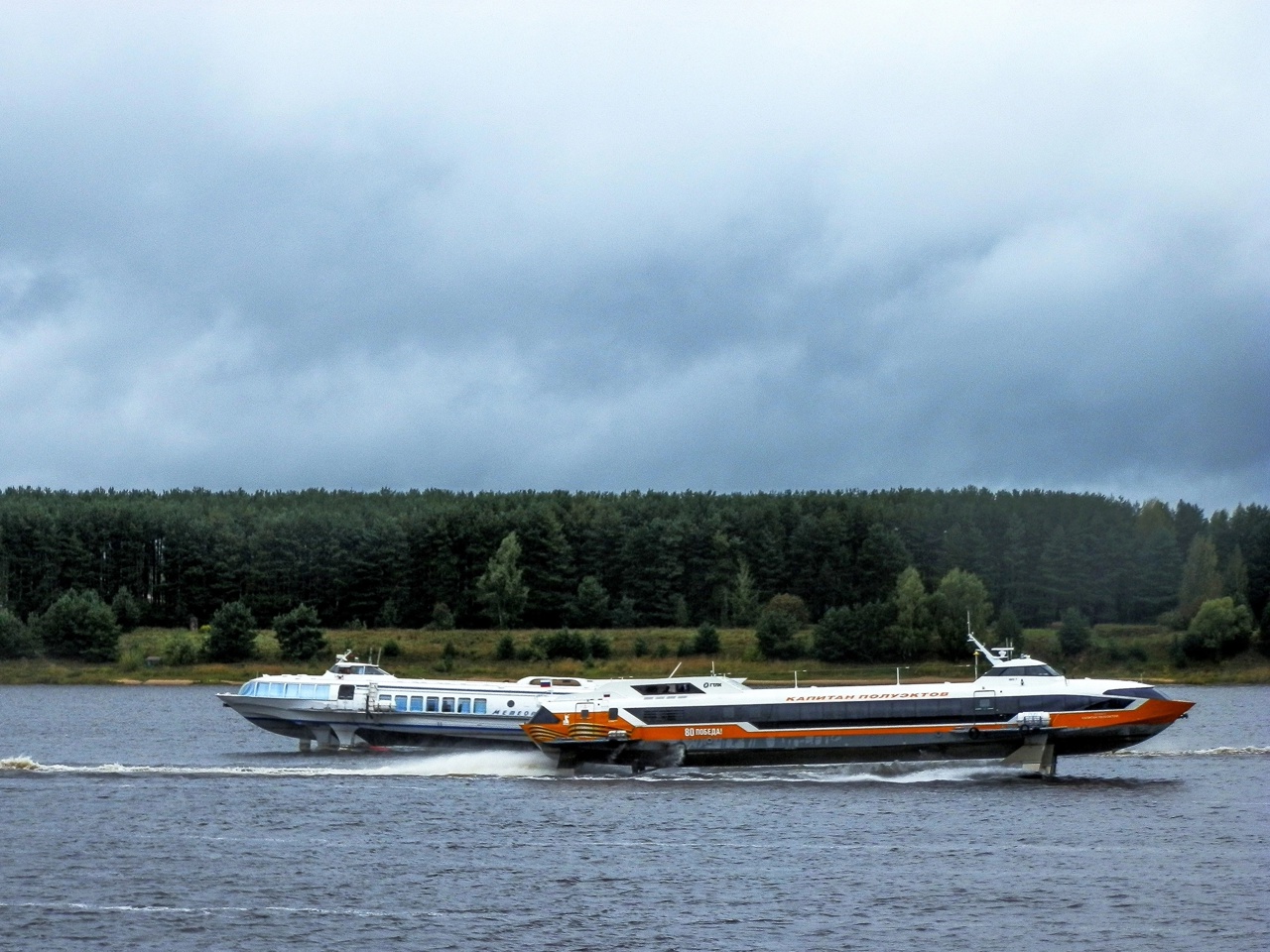 В Ярославской области теплоход «Метеор» выполняет последний рейс в этом сезоне