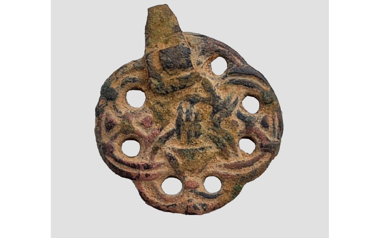 В Ростове Великом археологи нашли древние украшения