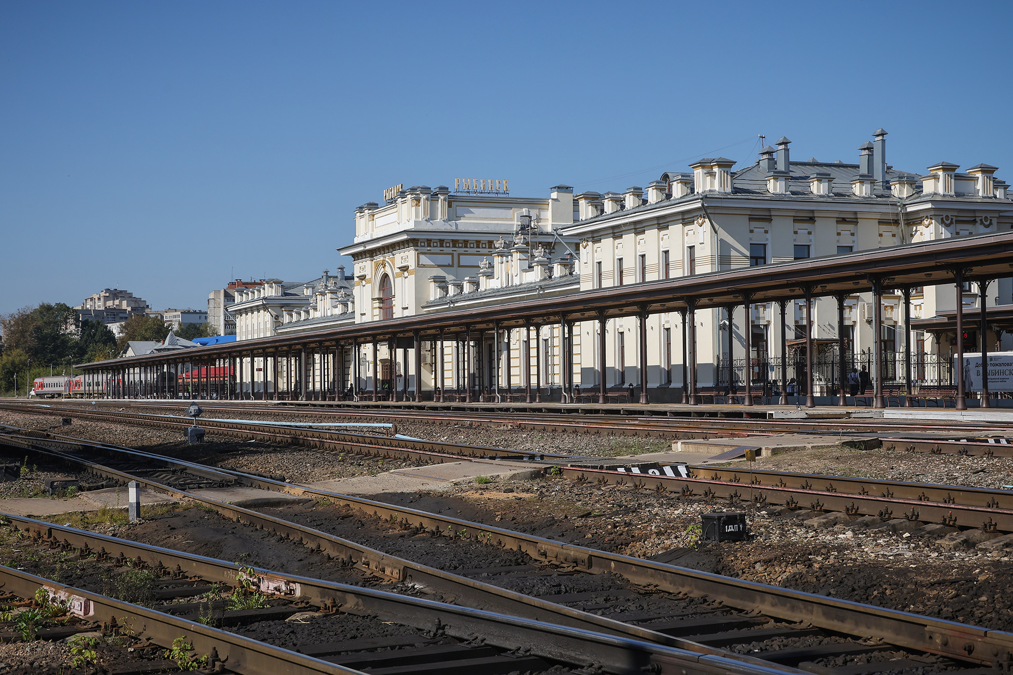 Меры по обеспечению безопасности на переходе через железнодорожные пути к вокзалу приняли в Рыбинске