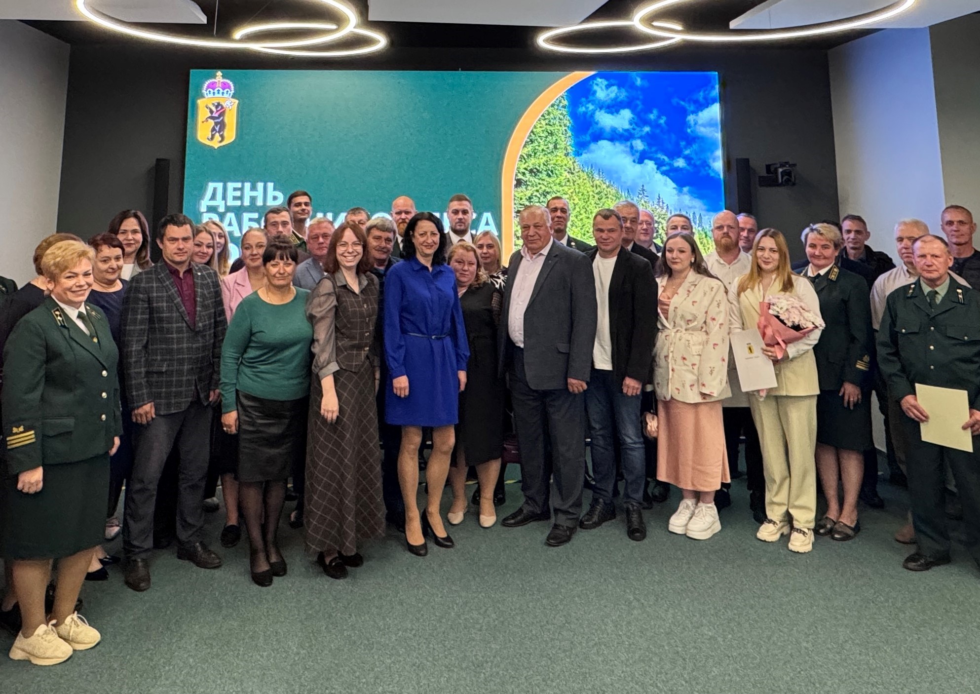 Специалистов лесной отрасли Ярославской области отметили наградами в преддверии профессионального праздника