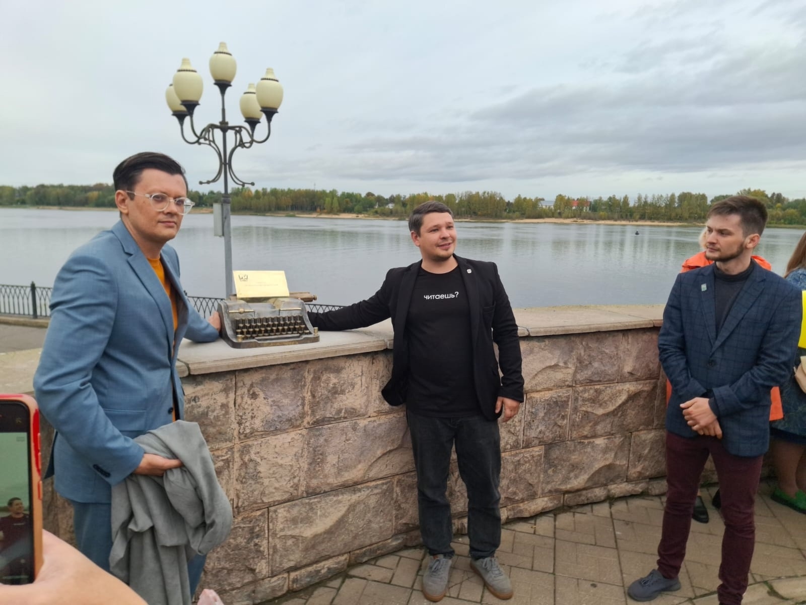 В Рыбинске открыли памятник в виде печатной машинки